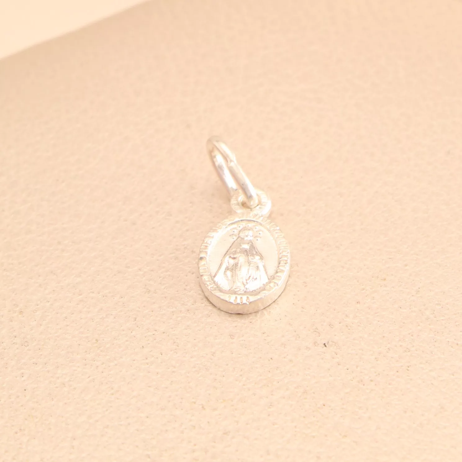 Dij. Virgen Milagrosa Plata 0,9cm - DPI170