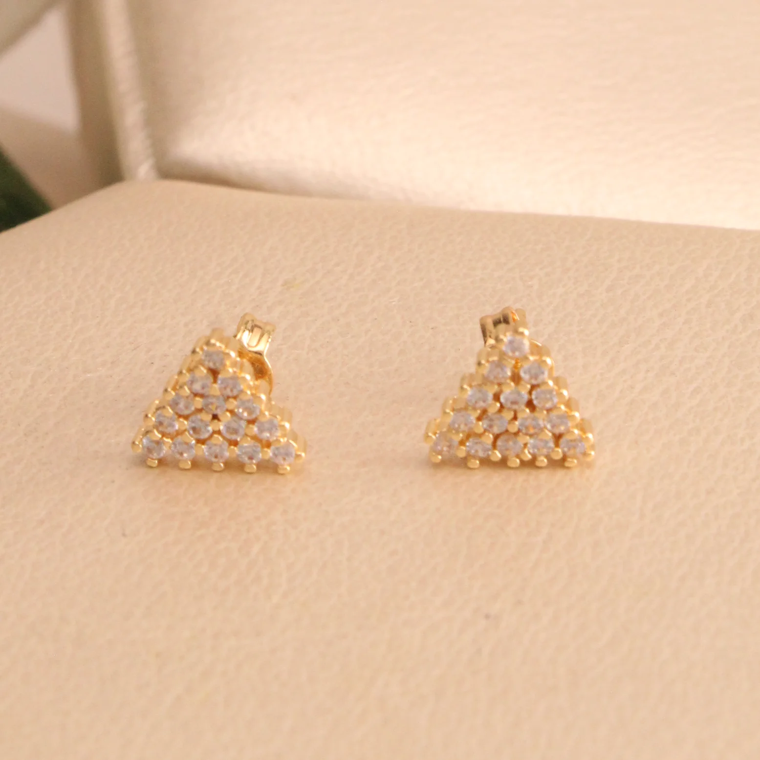 Top. triangulo rodio 1cm - TRG471