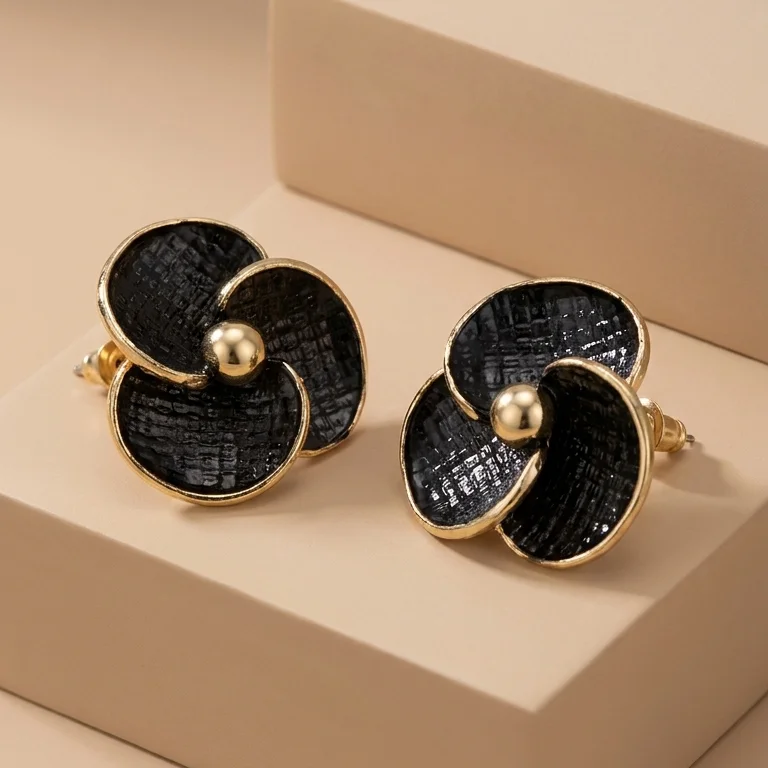 Top. Flor Negra Con Dorado Rodio 3,5 Cm - TRJ592